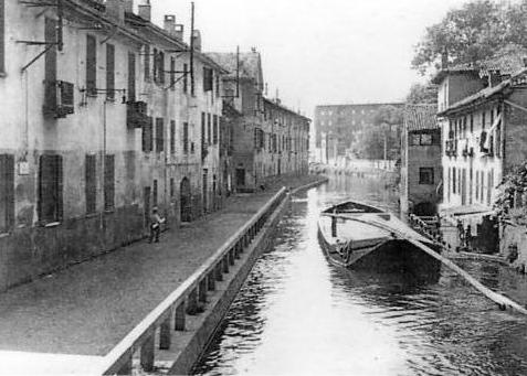 Il Naviglio della Martesana visto dal ponte di viale Monza in prospettiva verso Greco