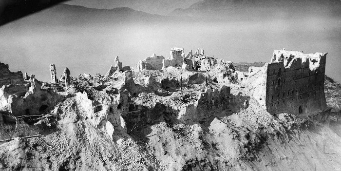 L'Abbazia di Montecassino dopo il bombardamento alleato del 1944